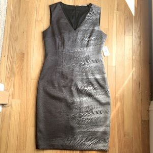 NWT TAHARI beautiful standout print w/ blk&gray tones,38”-40” long,lined…